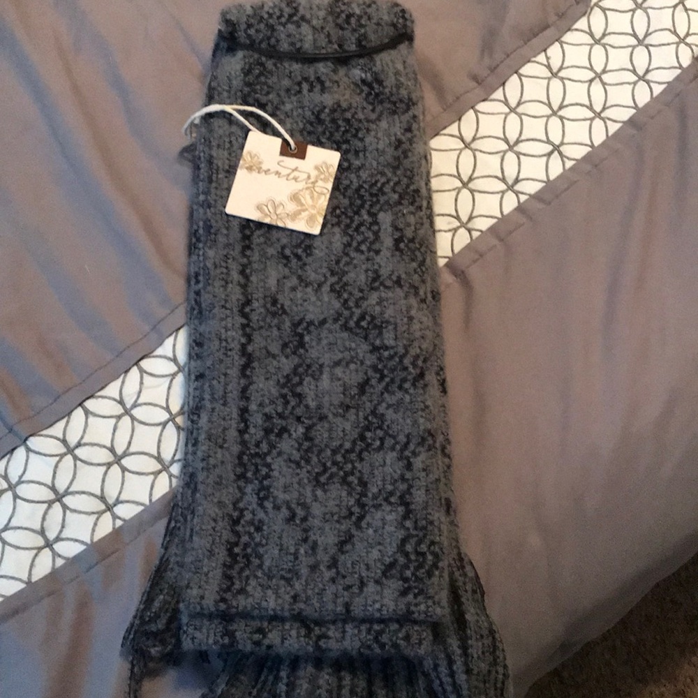 Aventura Gray Wool Scarf